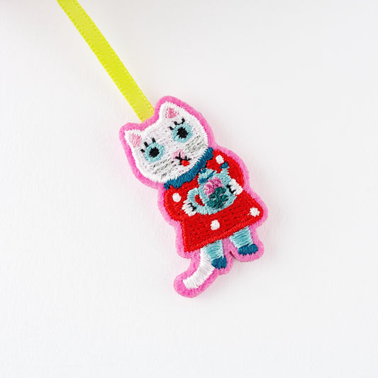 Hobonichi Accessories Yumi Kitagishi: Embroidered Bookmark - White Cat