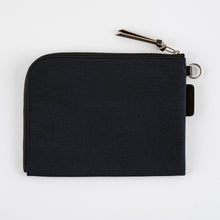 Load image into Gallery viewer, Hobonichi Tragen Flat Pouch A6 Black
