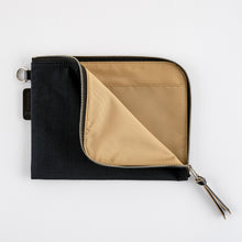 Load image into Gallery viewer, Hobonichi Tragen Flat Pouch A6 Black
