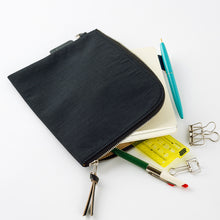 Load image into Gallery viewer, Hobonichi Tragen Flat Pouch A6 Black
