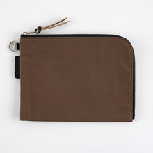 Load image into Gallery viewer, Hobonichi Tragen Flat Pouch A6 Brown
