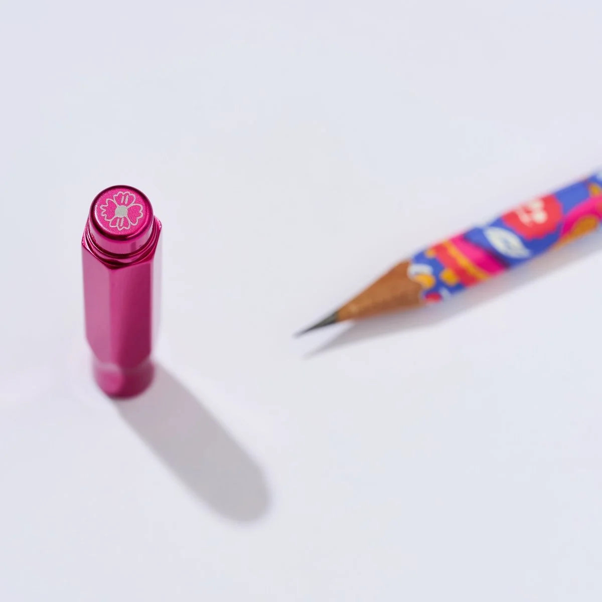 Blackwing Volumes 143 Frida Kahlo Point Guard Magenta